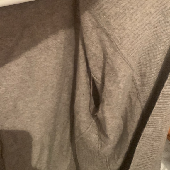 Stunning Pure Luxe 100% Cashmere shall from Tahari SZ L 🔥 - Picture 4 of 9